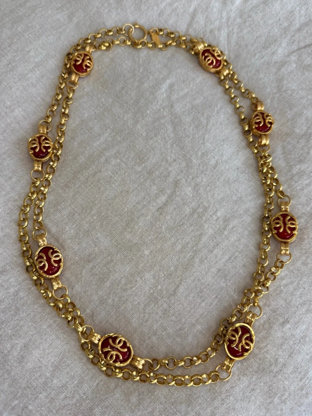 ❤️CHANEL Gold-Tone Multilayered Necklace with Red Glass Medallions✨